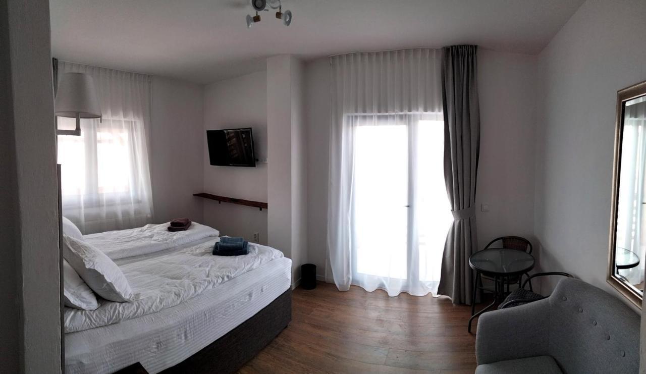 Casa Comilor Bed & Breakfast Surdesti  Exterior photo